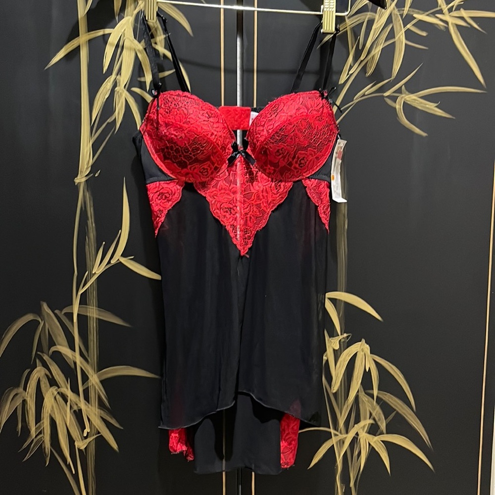 Contrast lace sheer mesh slip
